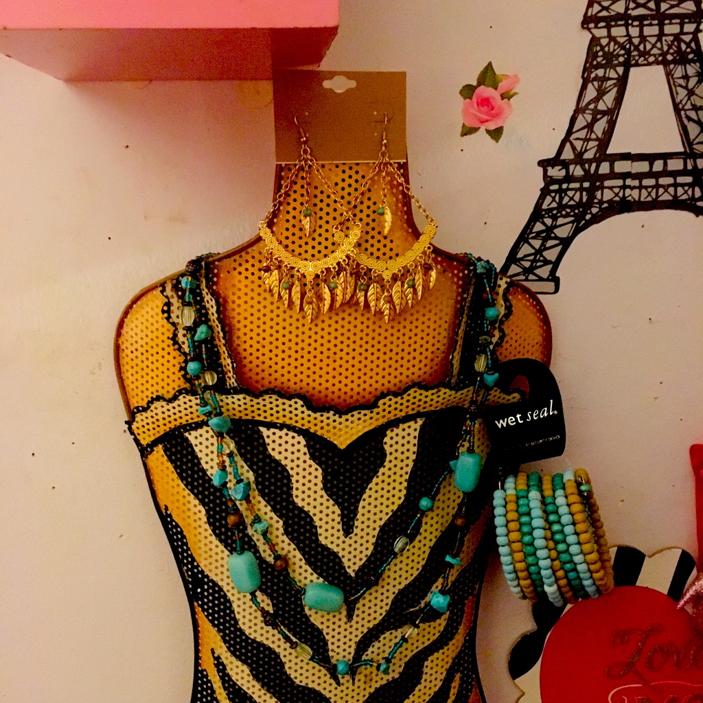Arizona Jean Matching Bracelet Earring Set 18$